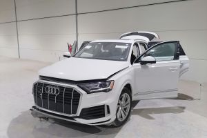 AUDI Q7  2021г